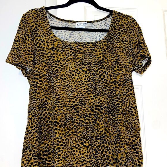 Cheetah print lightweight blouse  - Picture 1 of 3